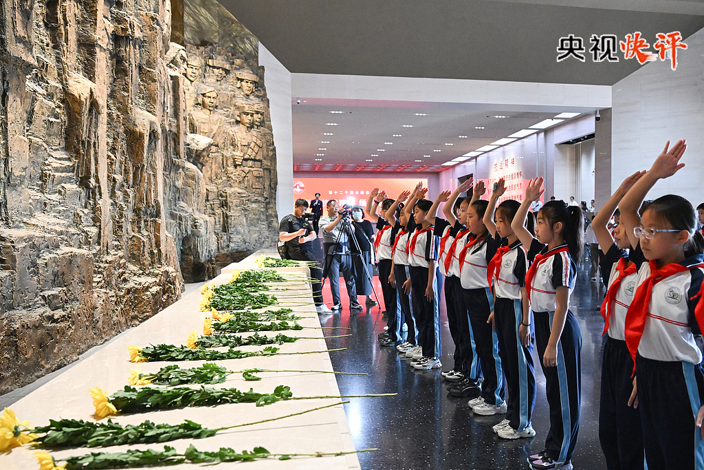 【央视快评】坚持把未成年人思想道德建设作为战略性基础性工作来抓